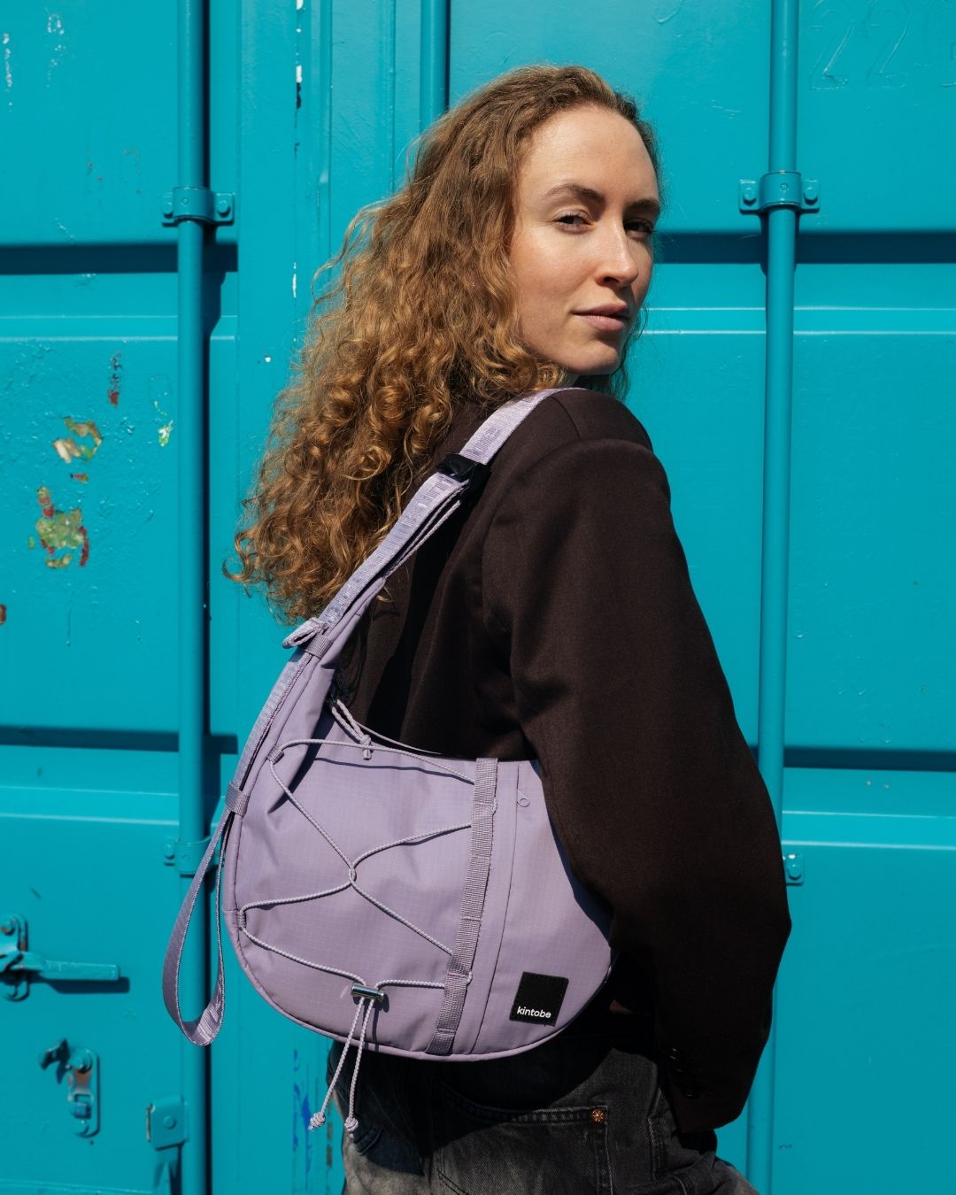 Person wearing HAZE crossbody bag in Concrete Lilac